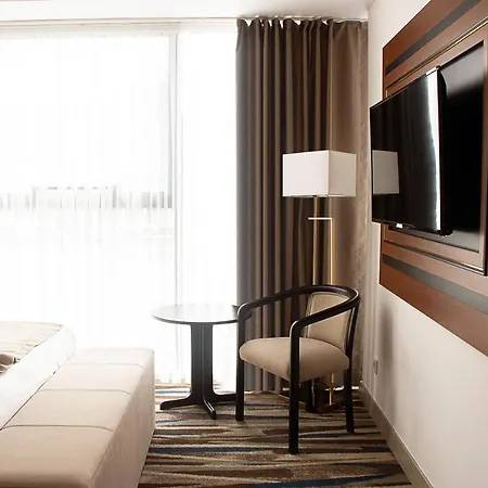 Shelter & Hotel